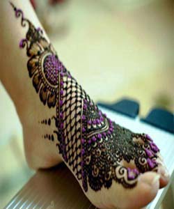 henna art on foot